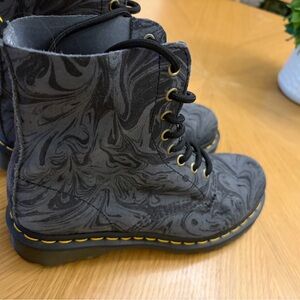 Dr Martens Docs swirl pattern suede with box